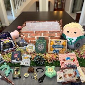 Harry Potter Deluxe Easter Basket ⚡ Gryffindor or Slytherin – Upgrades Available